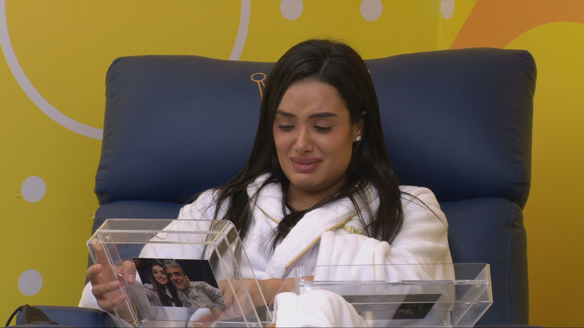 Jordana chora com foto do pai e comenta pedido: 'Ele queria um caminhãozinho'