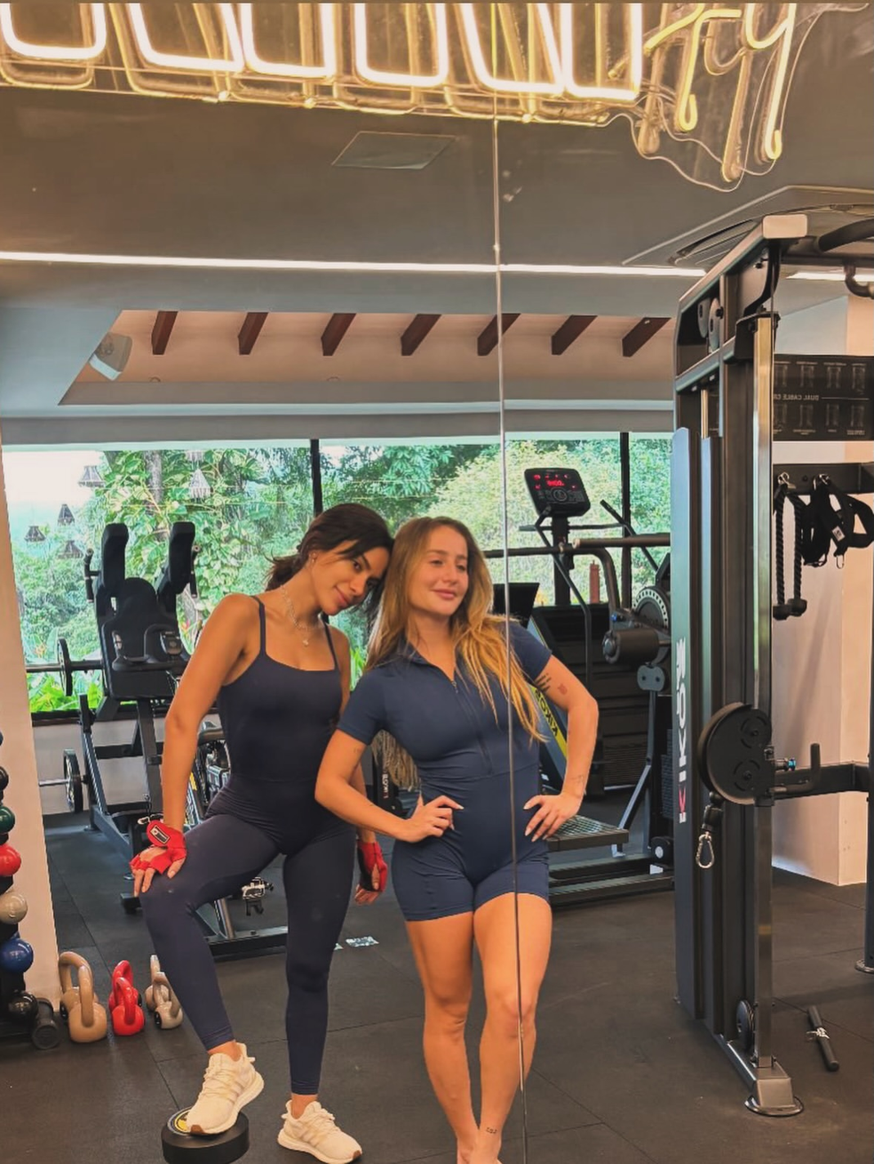 Bruna Griphao compartilha clique com Anitta — Foto: Reprodução/Instagram