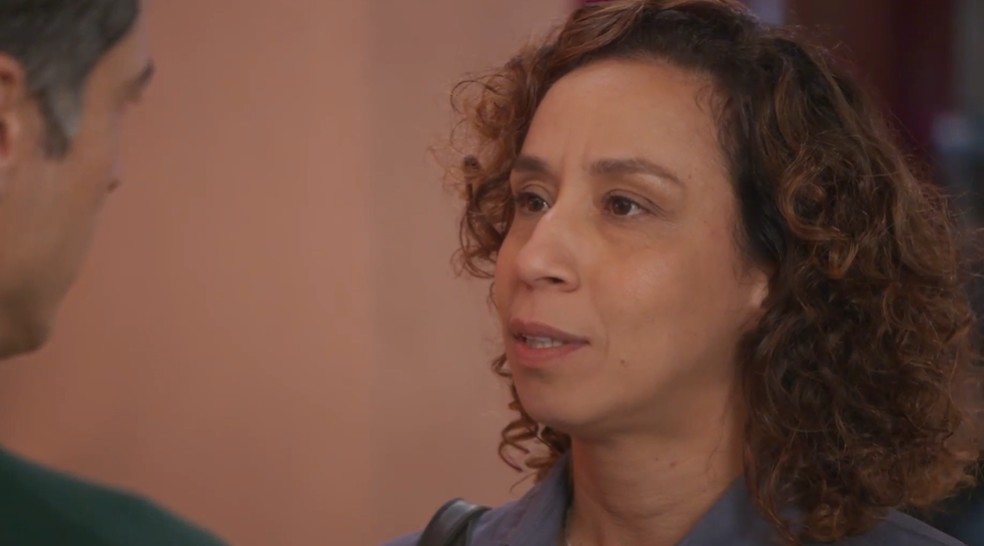 Adriana convidará Jonas a morar com ela — Foto: Reprodução/TV Globo