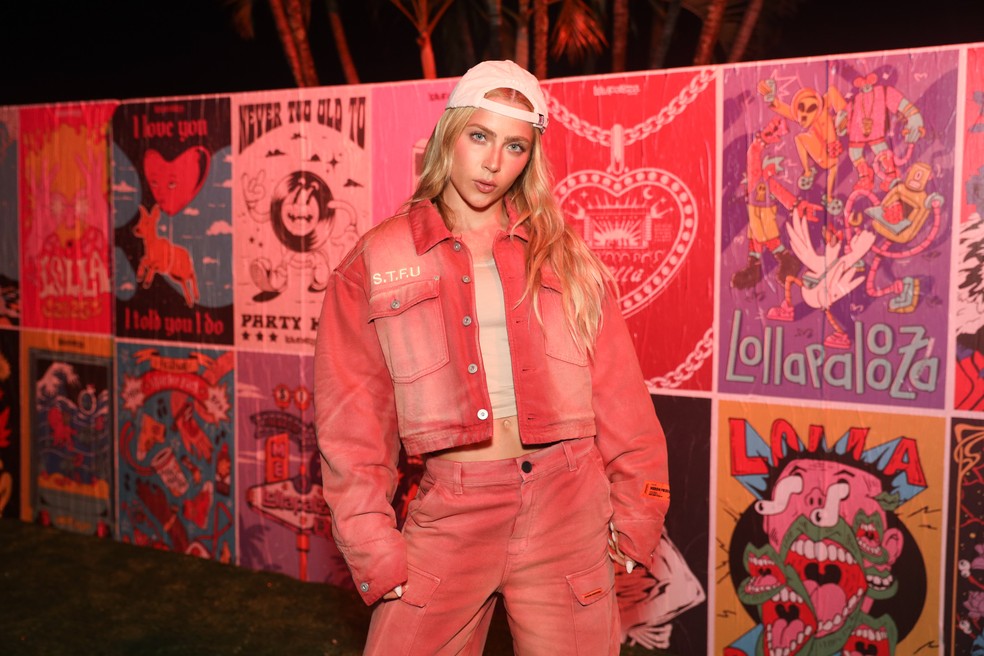 Jade Picon usa look streetwear de R$10 mil para curtir