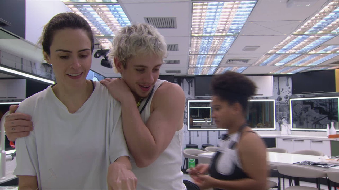 Juliano Floss brinca com Ana Paula Renault e Milena: 'Minha mãe e minha irmã'