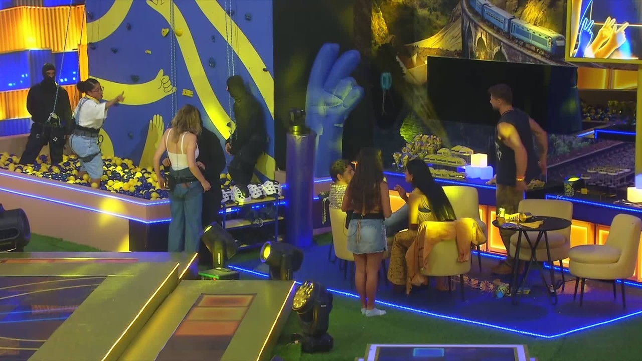 Milena interrompe discussão entre Marciele e Alberto Cowboy: 'Não deixa ele comer seu cérebro!'