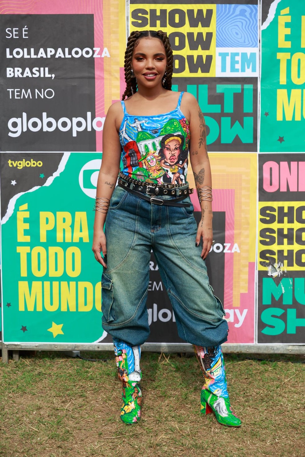 Giovanna Pitel aposta em body com pintura feita à mão