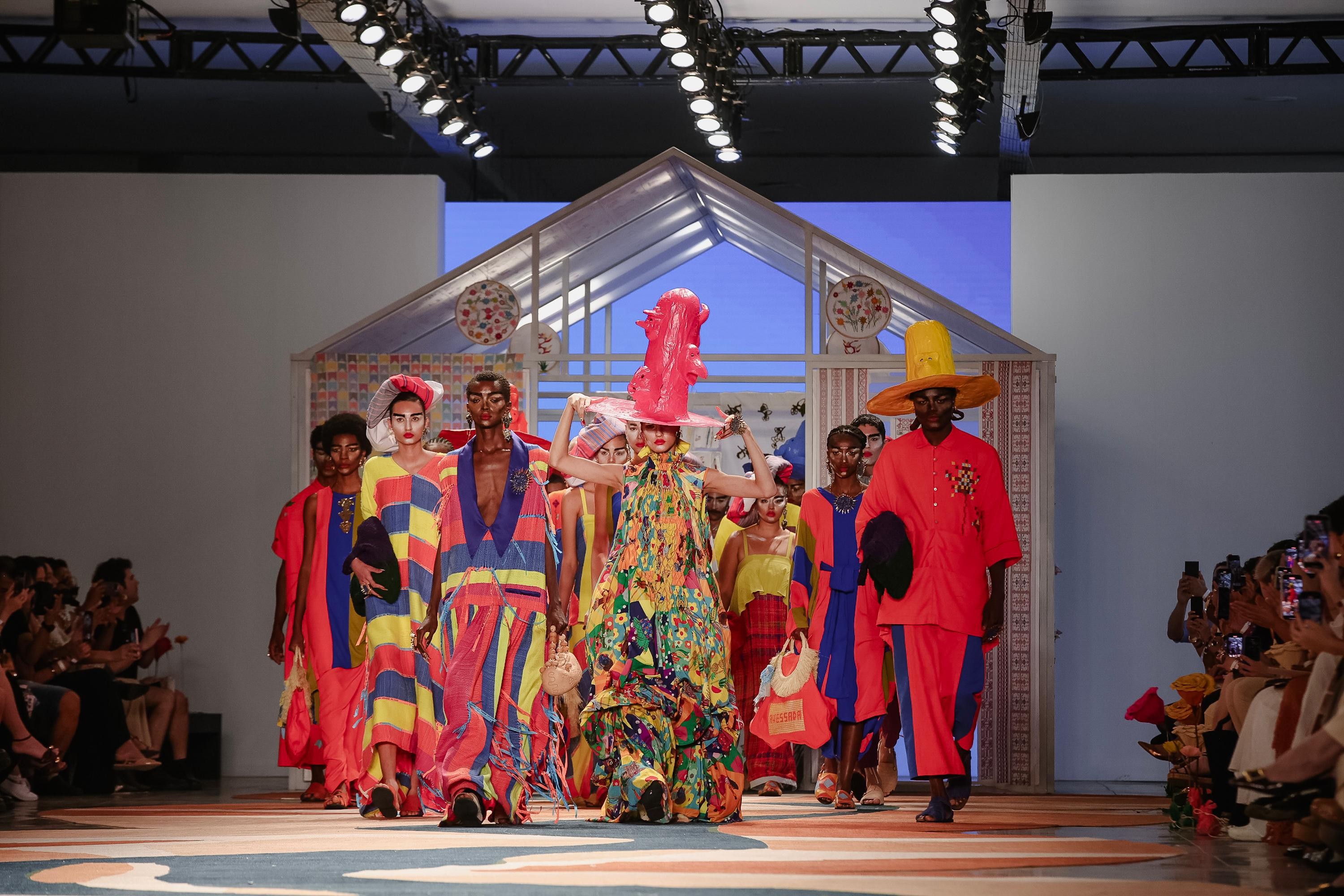SPFW N60: Foz leva à passarela artesanato do Brasil profundo, com inspiração no realismo fantástico