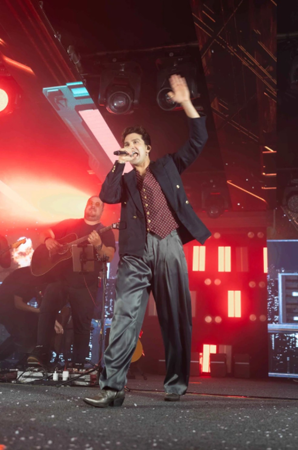 Luan Santana faz show em aniversário de 15 anos após casamento com Jade Magalhães — Foto: Divulgação