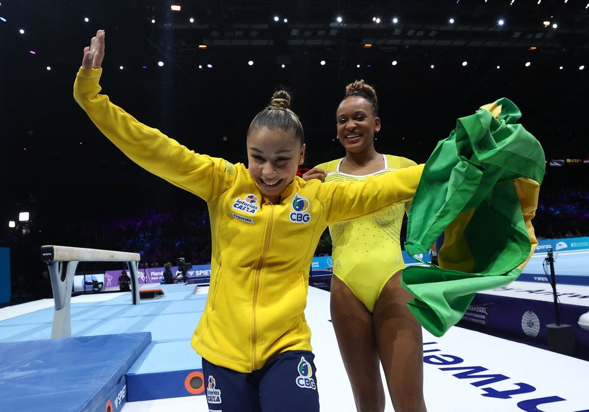 Famosos vibram com medalhas de Rebeca Andrade e Flávia Saraiva no solo