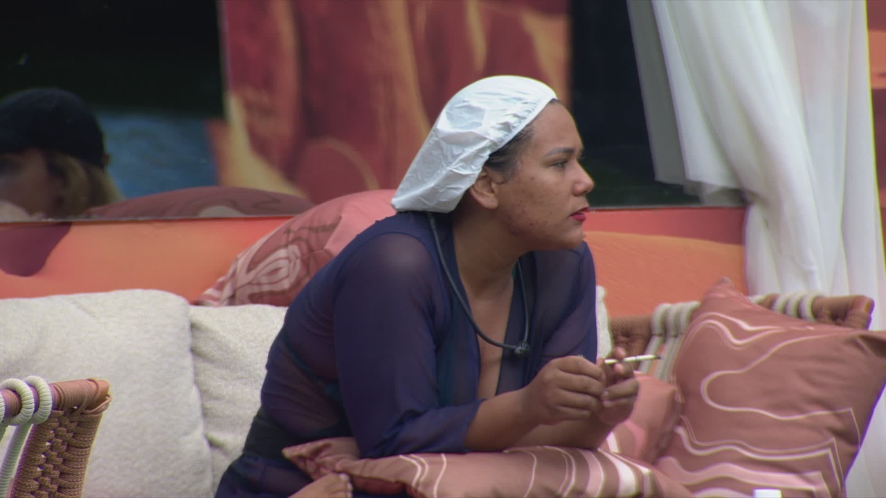 Chaiany pergunta sobre chance de Juliano Floss ir ao Paredão, e Samira responde: 'Talvez eu bote'