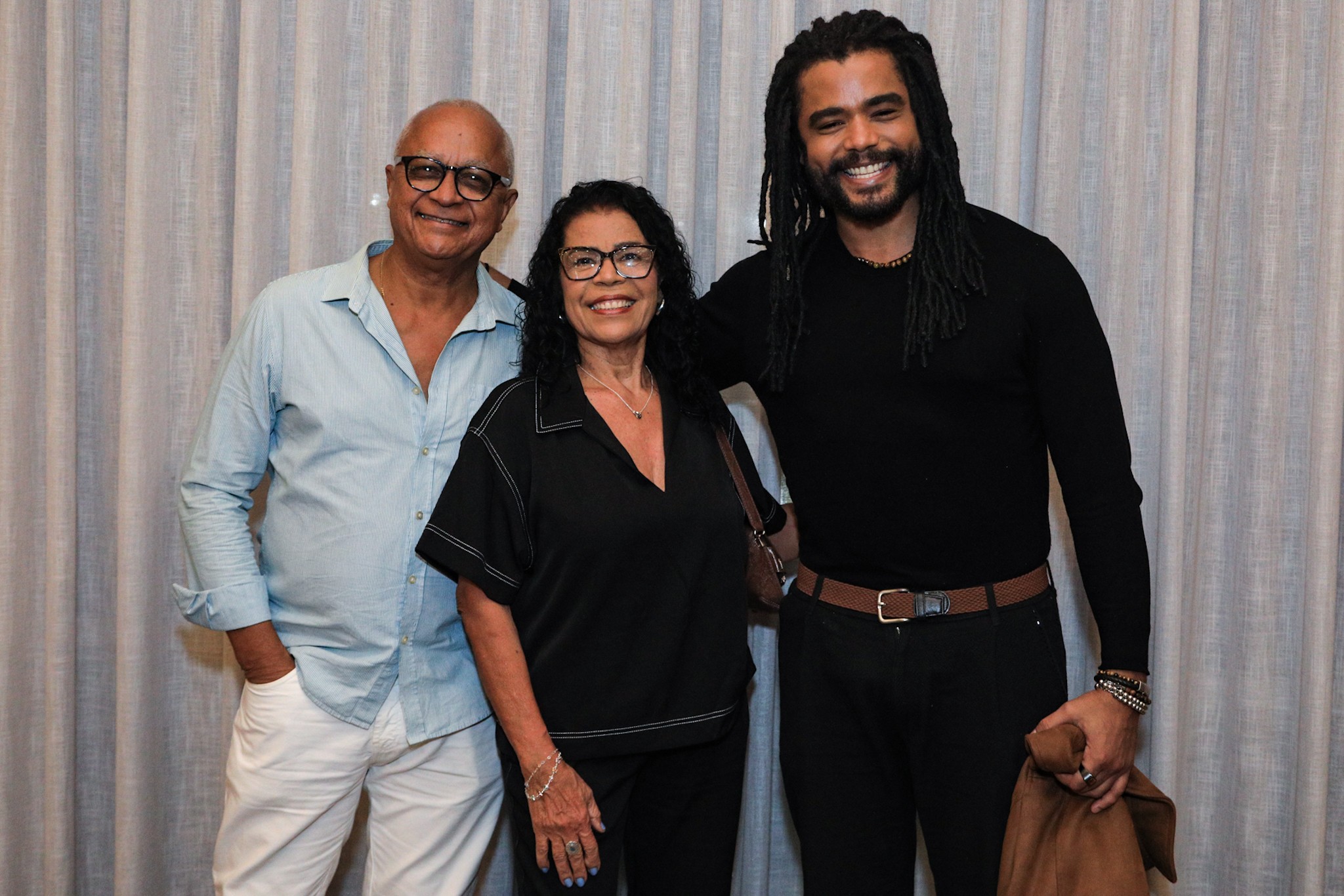 Diogo Almeida e dona Vilma marcam presença na gravação de 'Xande Canta Caetano'