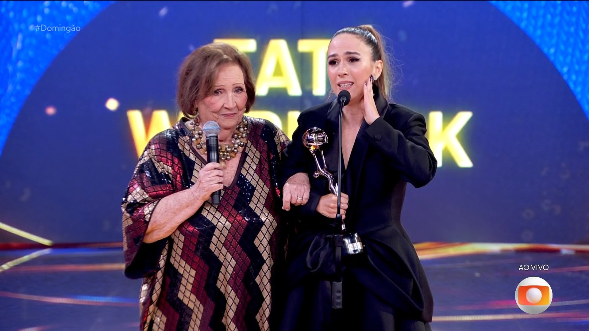 Tata Werneck se emociona com prêmio e manda recado para filha: 'Vou buscar sempre ser uma mãe incrível'