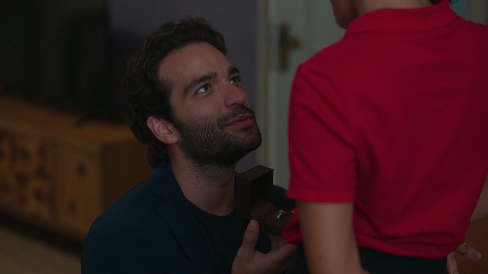 Afonso irá pedir Fátima em casamento — Foto: Reprodução/TV Globo