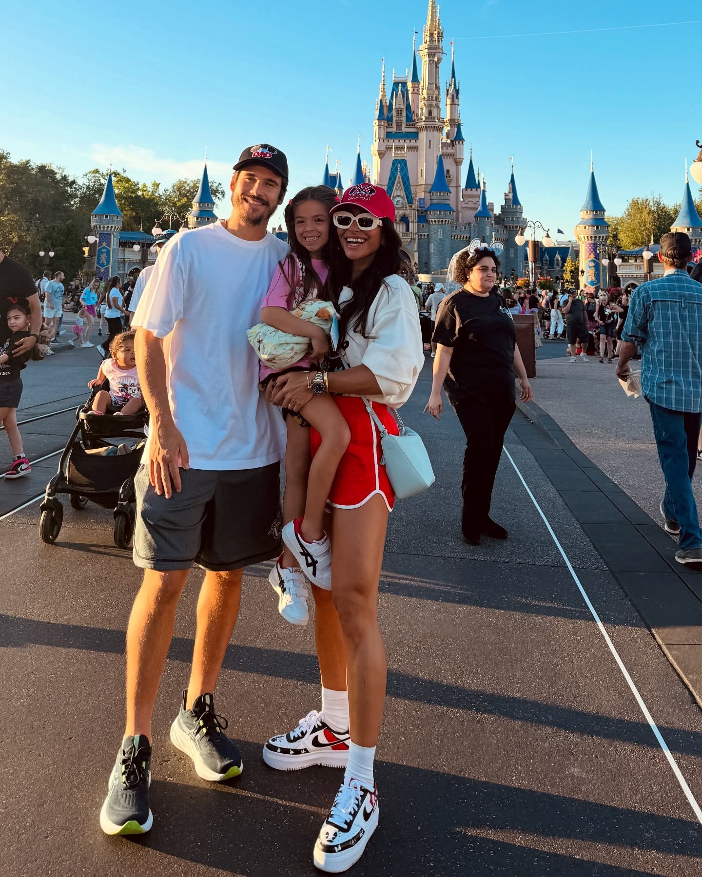 Sabrina Sato abre álbum de fotos de viagem com Nicolas Prattes e Zoe