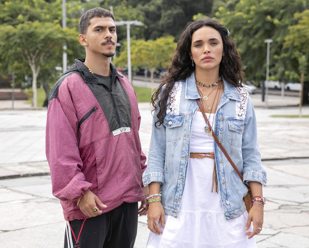 Luna (Giovana Cordeiro) e Merreca (Ruan Aguiar) em Fuzuê, a nova novela das 7 — Foto: Globo/Manoella Mello