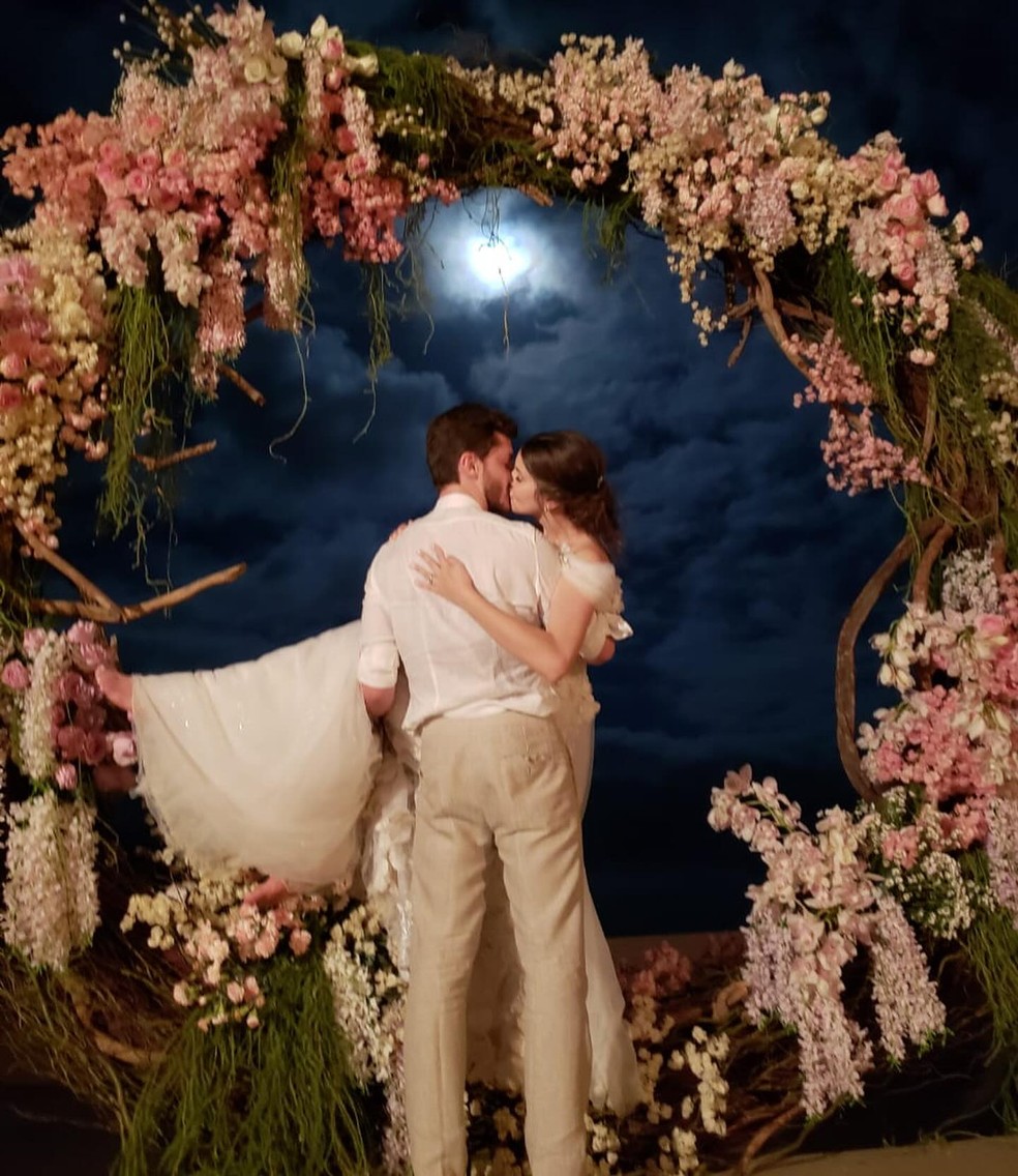 Camila Queiroz abre álbum com Klebber no dia que comemoram 6 anos de casados — Foto: Reprodução/Instagram