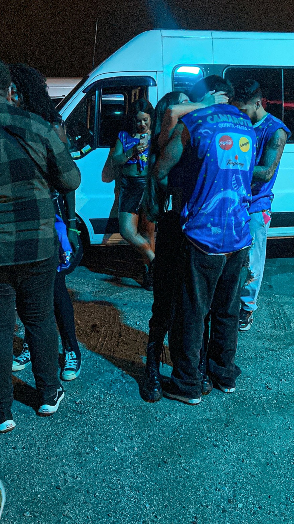 Ex-BBB Thais Braz e cantor do Restart — Foto: Agnews