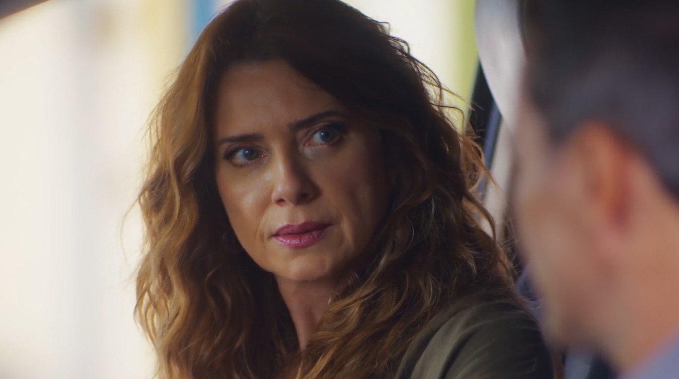 Em Coração Acelerado, Alaorzinho fica mexido ao ver Janete com outro homem