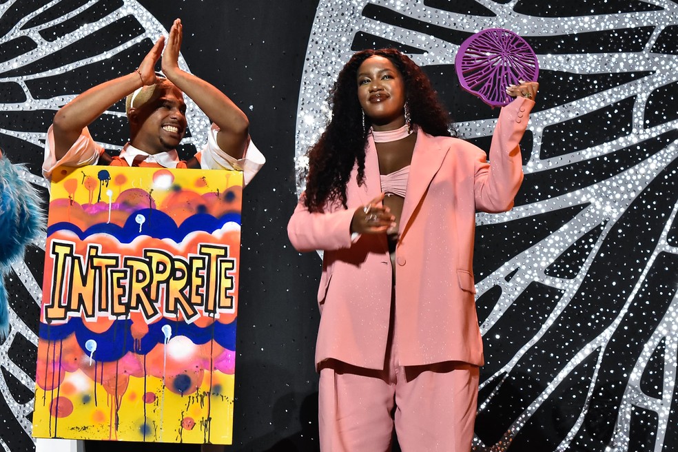 IZA levou o prêmio de melhor intérprete em música urbana — Foto: Roberto Teixeira / gshow