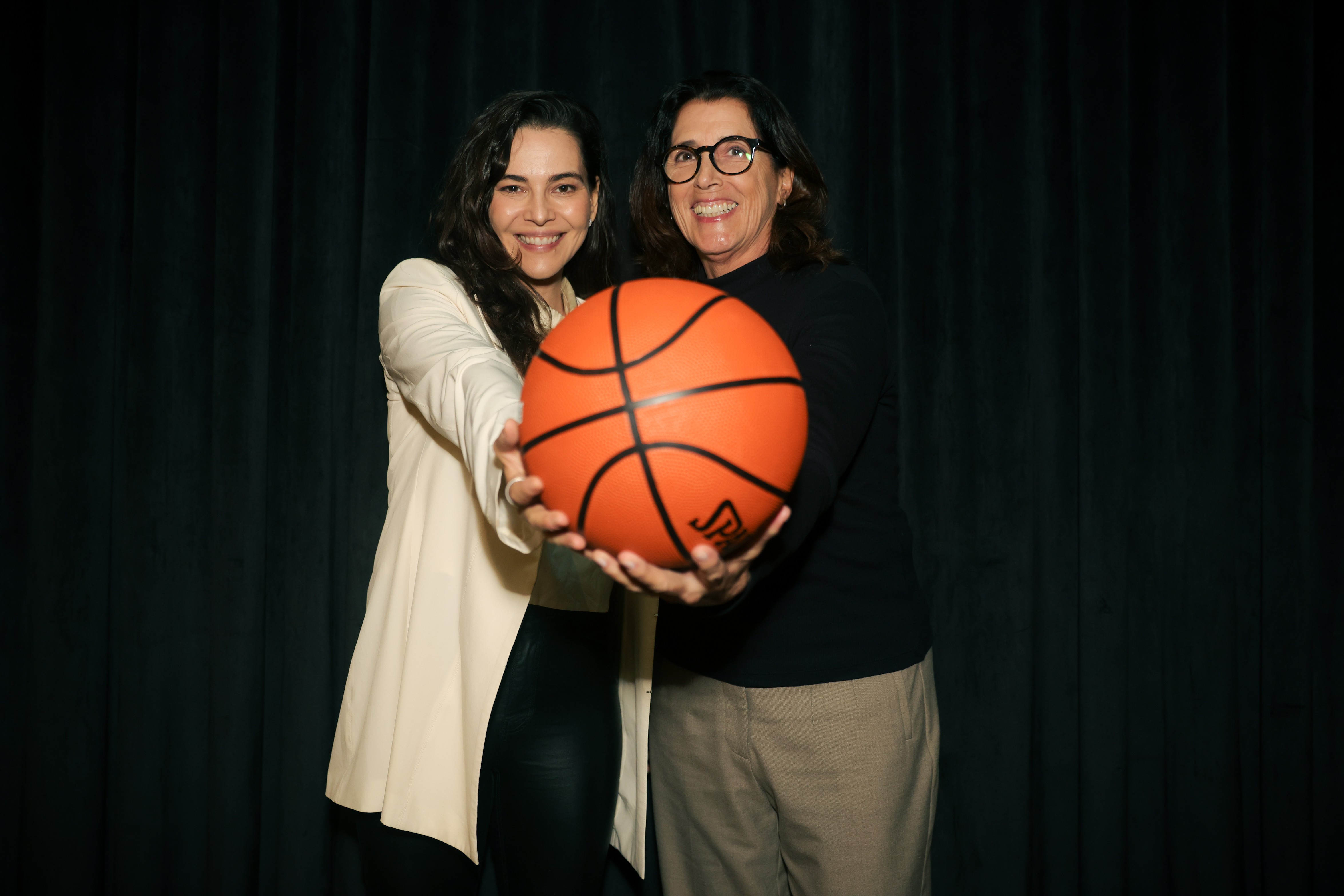 Tainá Müller durante ensaio de treino para interpretar Magic Paula no cinema