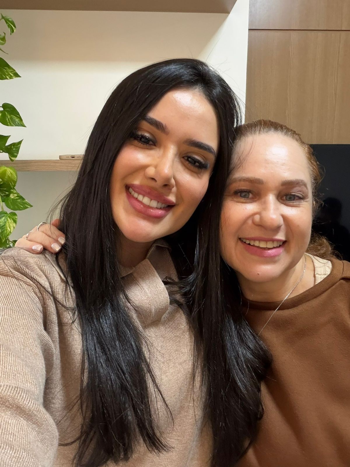 Mãe de Jordana comenta Paredão e defende permanência da filha: 'Vem lutando com todas as forças'