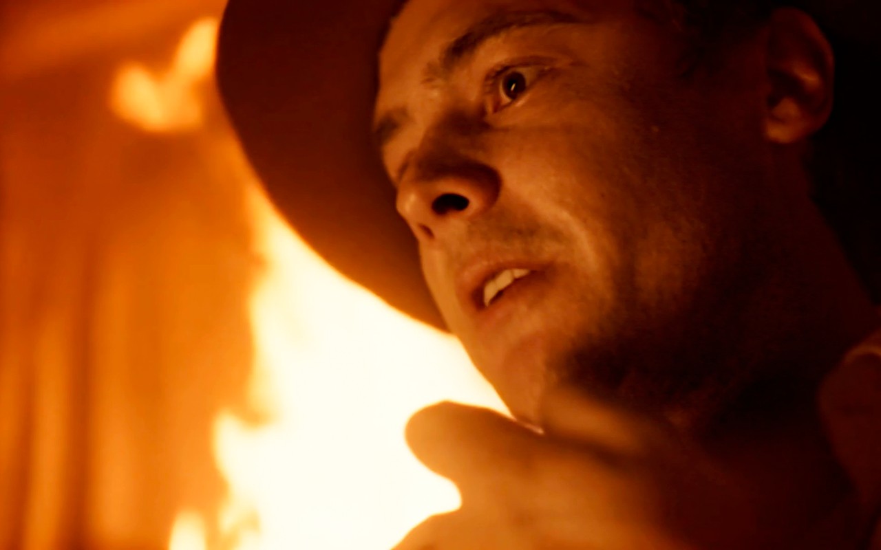 Êta Mundo Melhor!: Candinho pede ajuda sobrenatural para sobreviver a incêndio com Samir