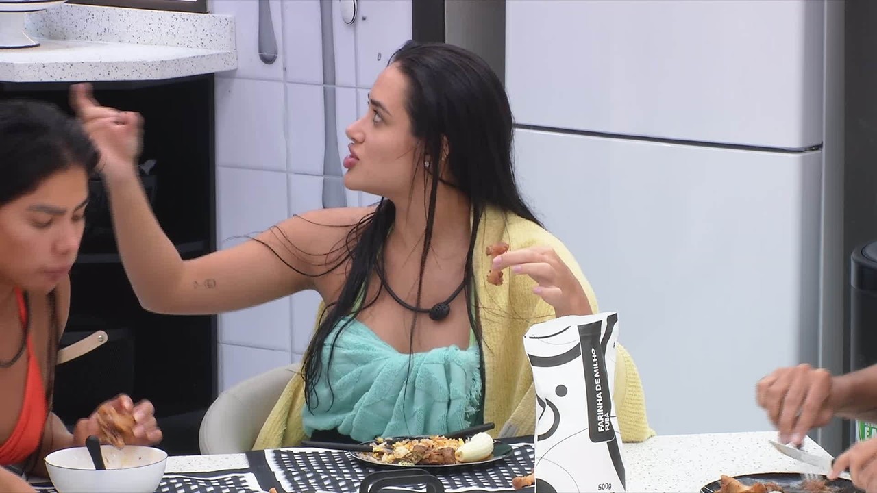 Jordana confessa para Solange Couto que comeu a comida das rivais na Xepa: 'Eu fiz questão'