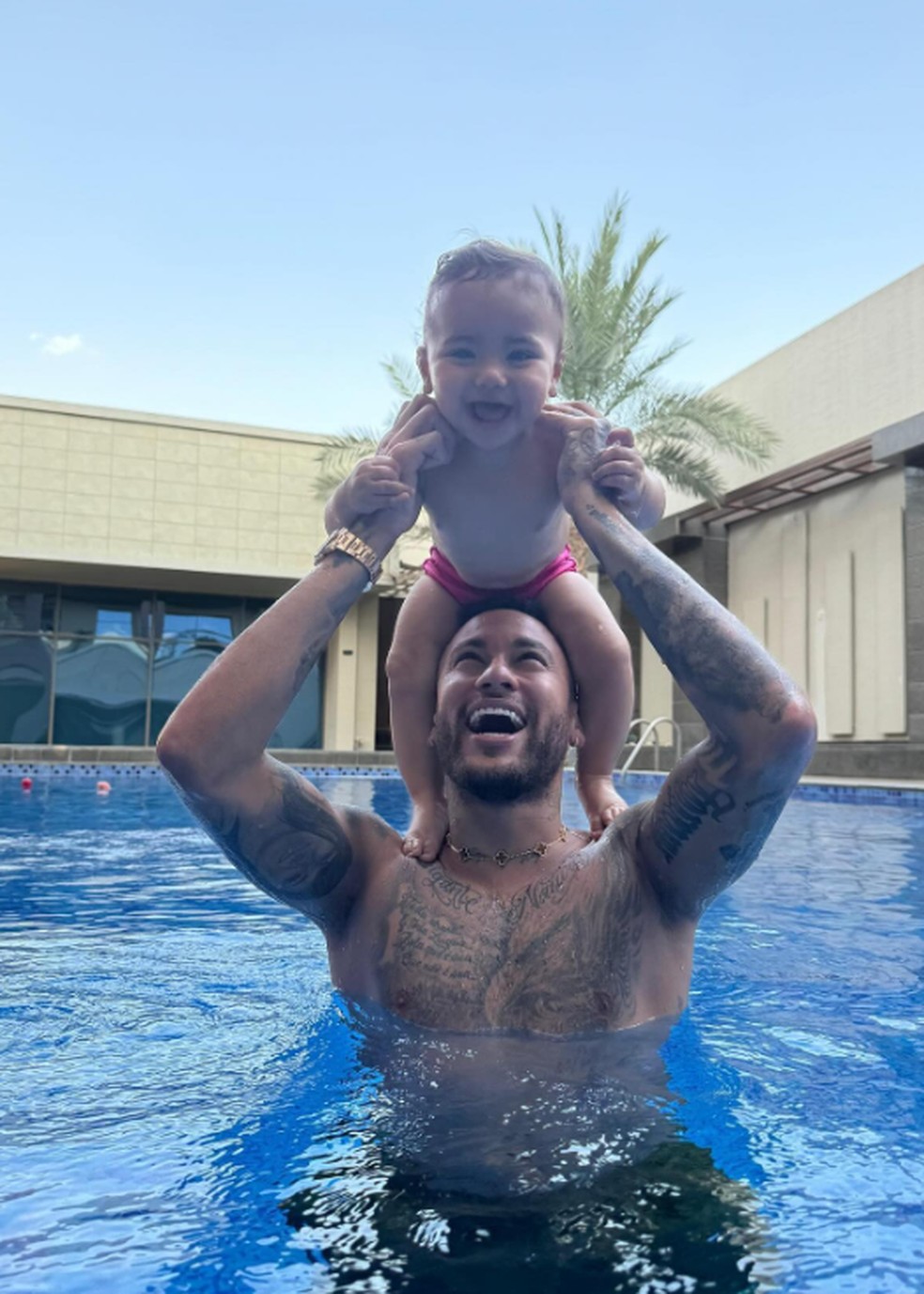 Neymar chia sẻ khoảnh khắc thư thái bên cô con gái út Mavie - Ảnh: Reproduction/Mạng xã hội