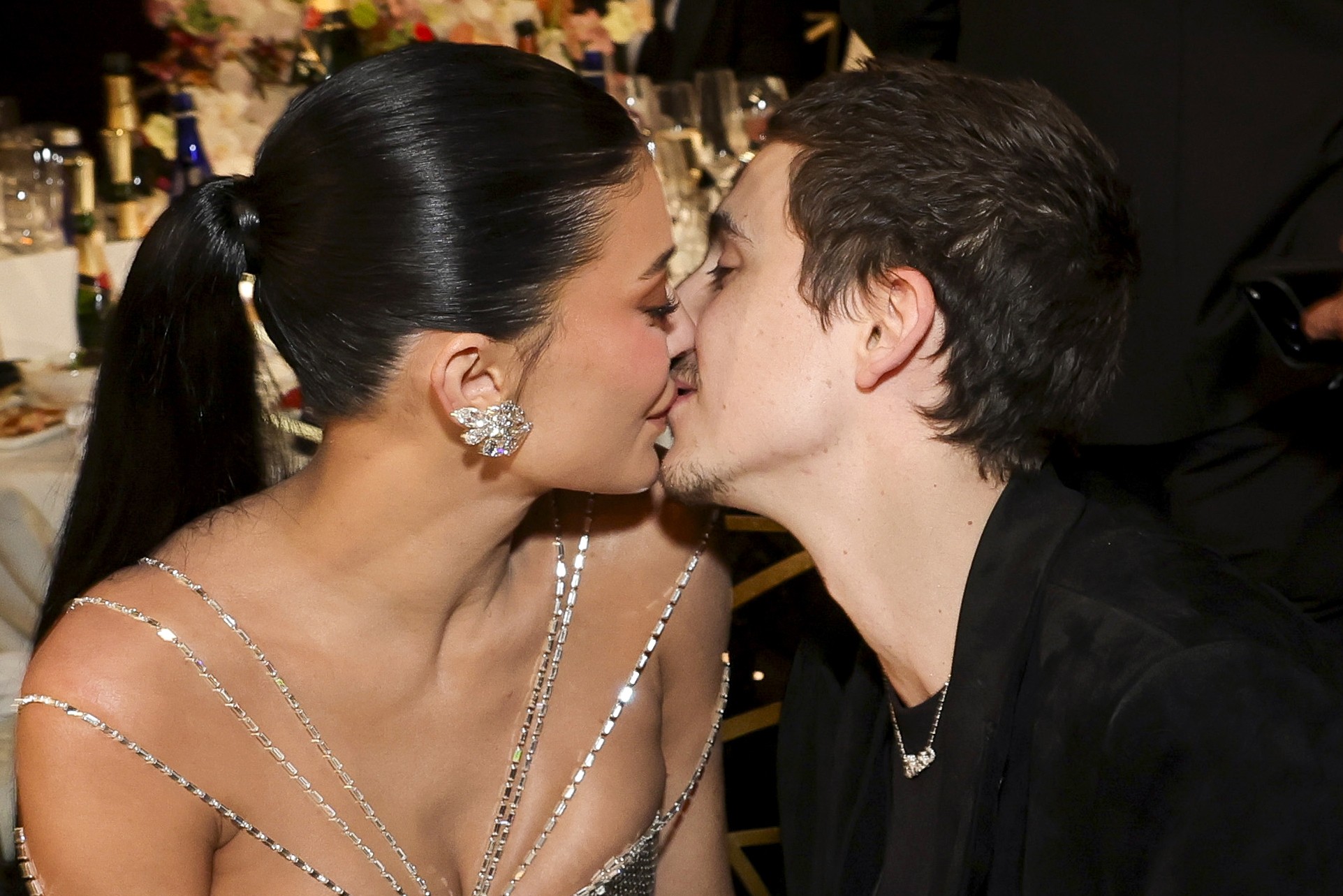 Kylie Jenner e Timothée Chalamet são flagrados em clima de romance