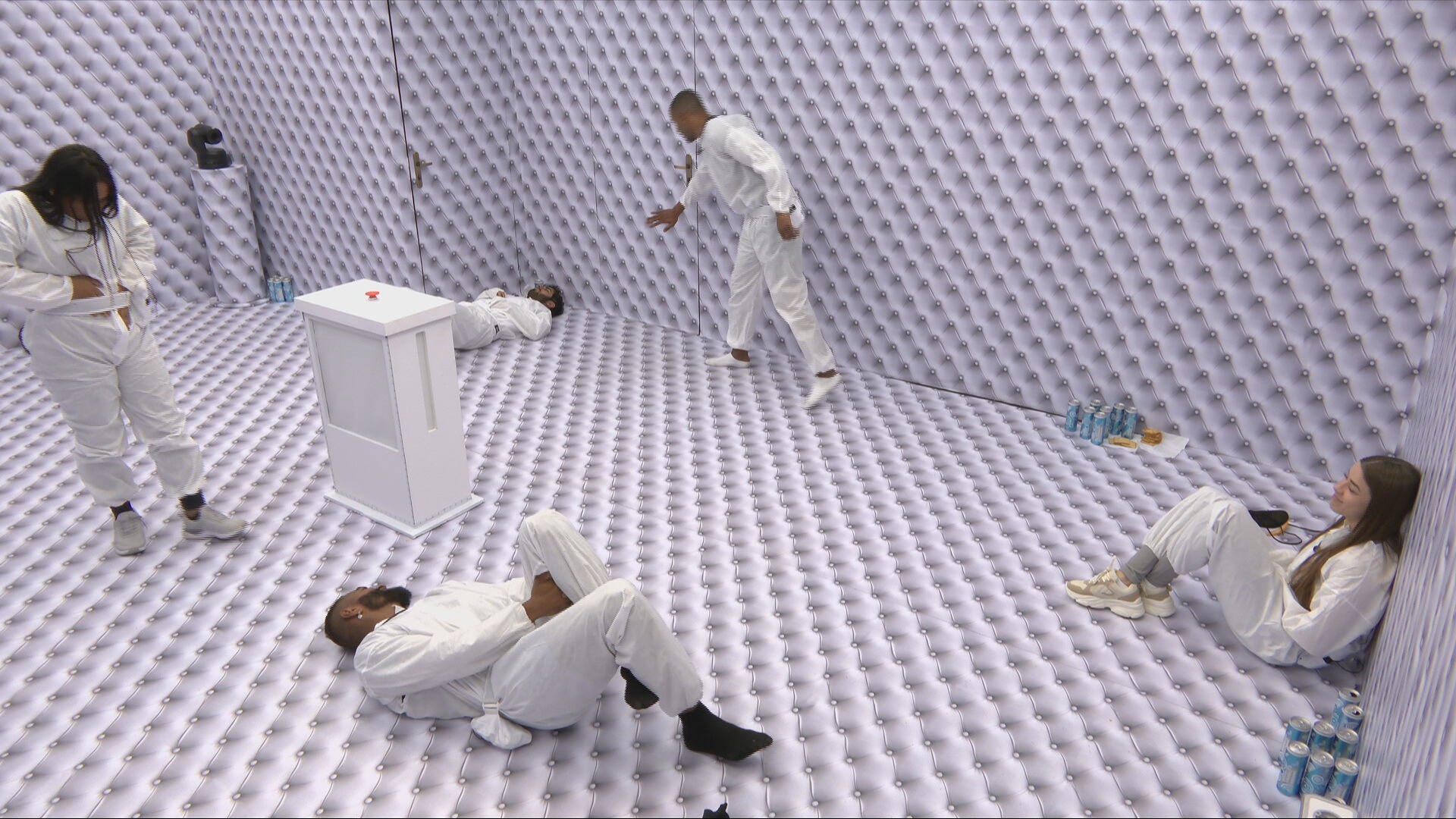 Quarto Branco do BBB 26 completa 12 horas; clima segue tenso entre candidatos