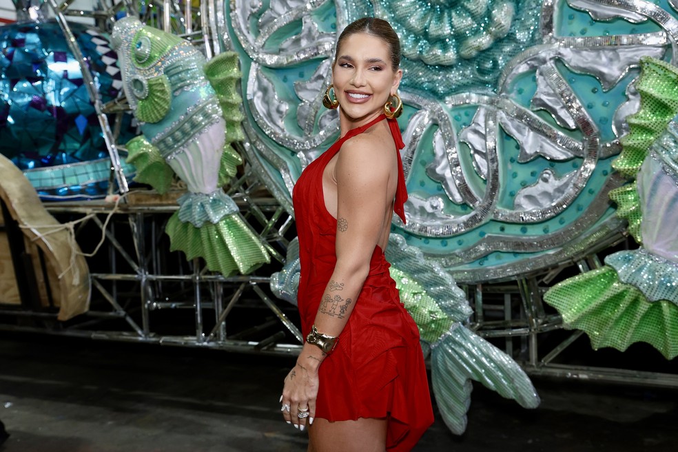 Virginia visitou o barracão da Grande Rio — Foto: Brazil News