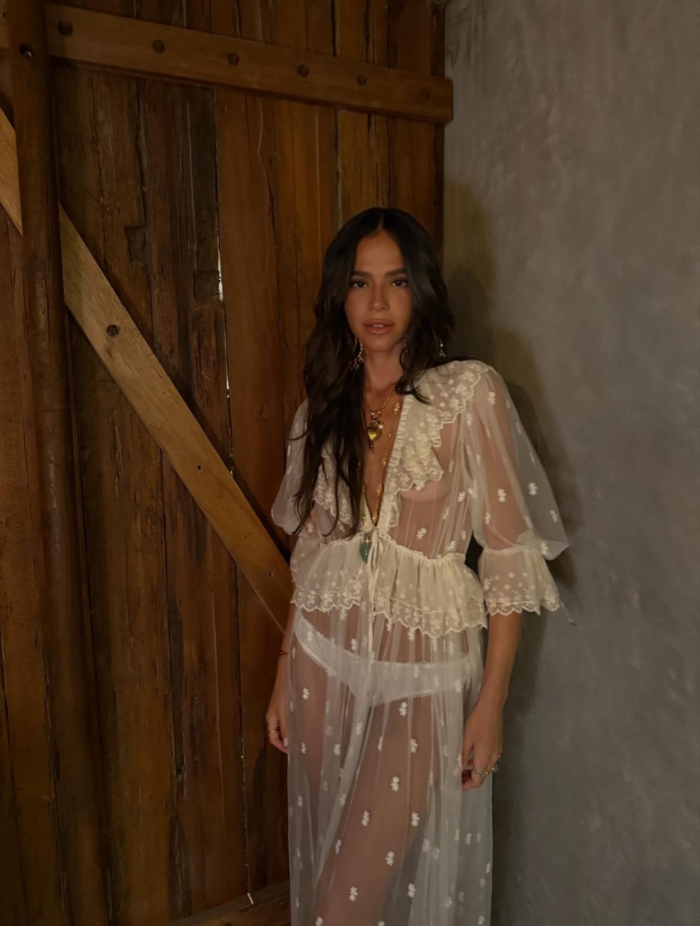 Bruna Marquezine compartilha álbum de ano novo — Foto: Reprodução/Instagram