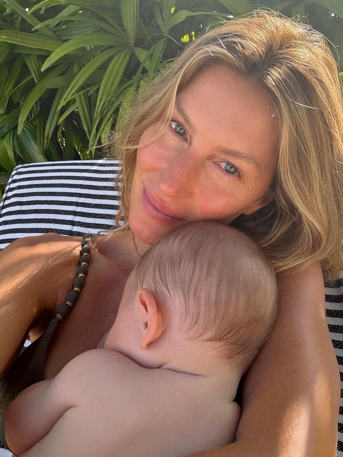 Gisele Bündchen abre álbum de verão em família com bebê, filhos e ...