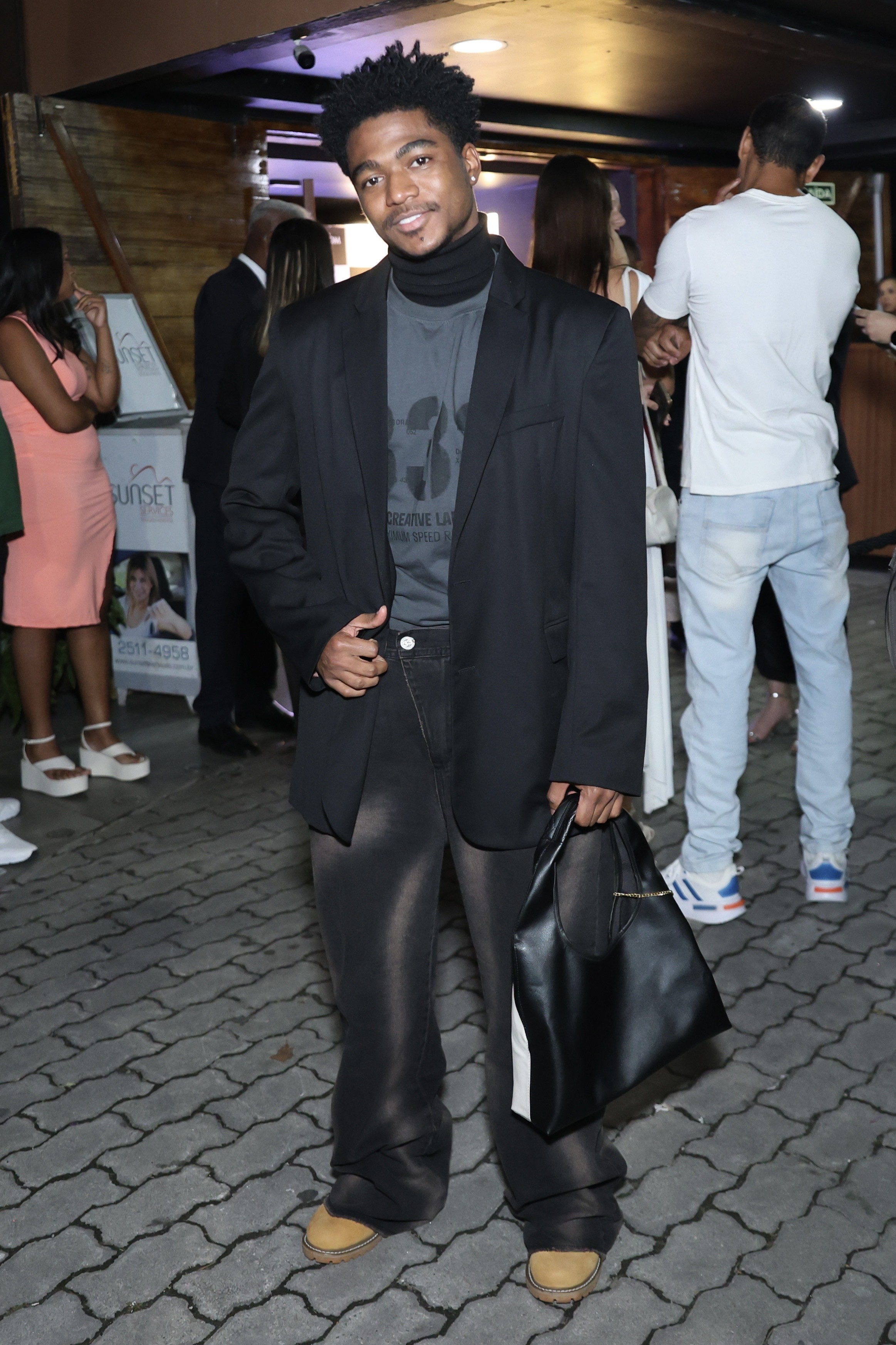 Ator de Três Graças, Guthierry Sotero relata acidente de carro e tranquiliza fãs: 'Está tudo bem'