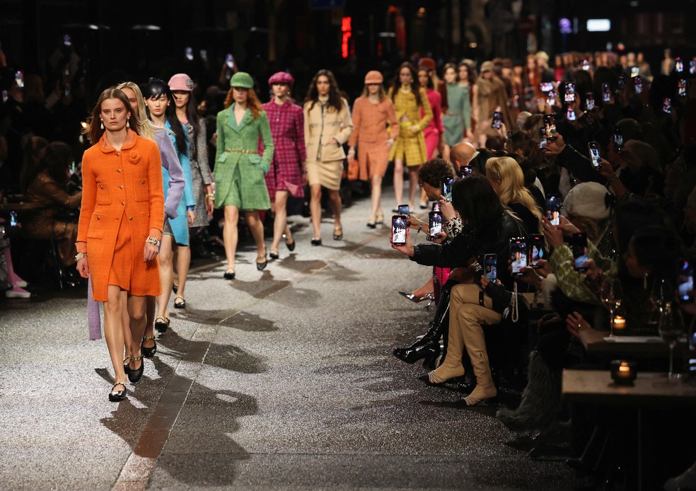 Desfile Métiers d'art 2023/24 da Chanel — Foto: REUTERS/Suzanne Plunkett