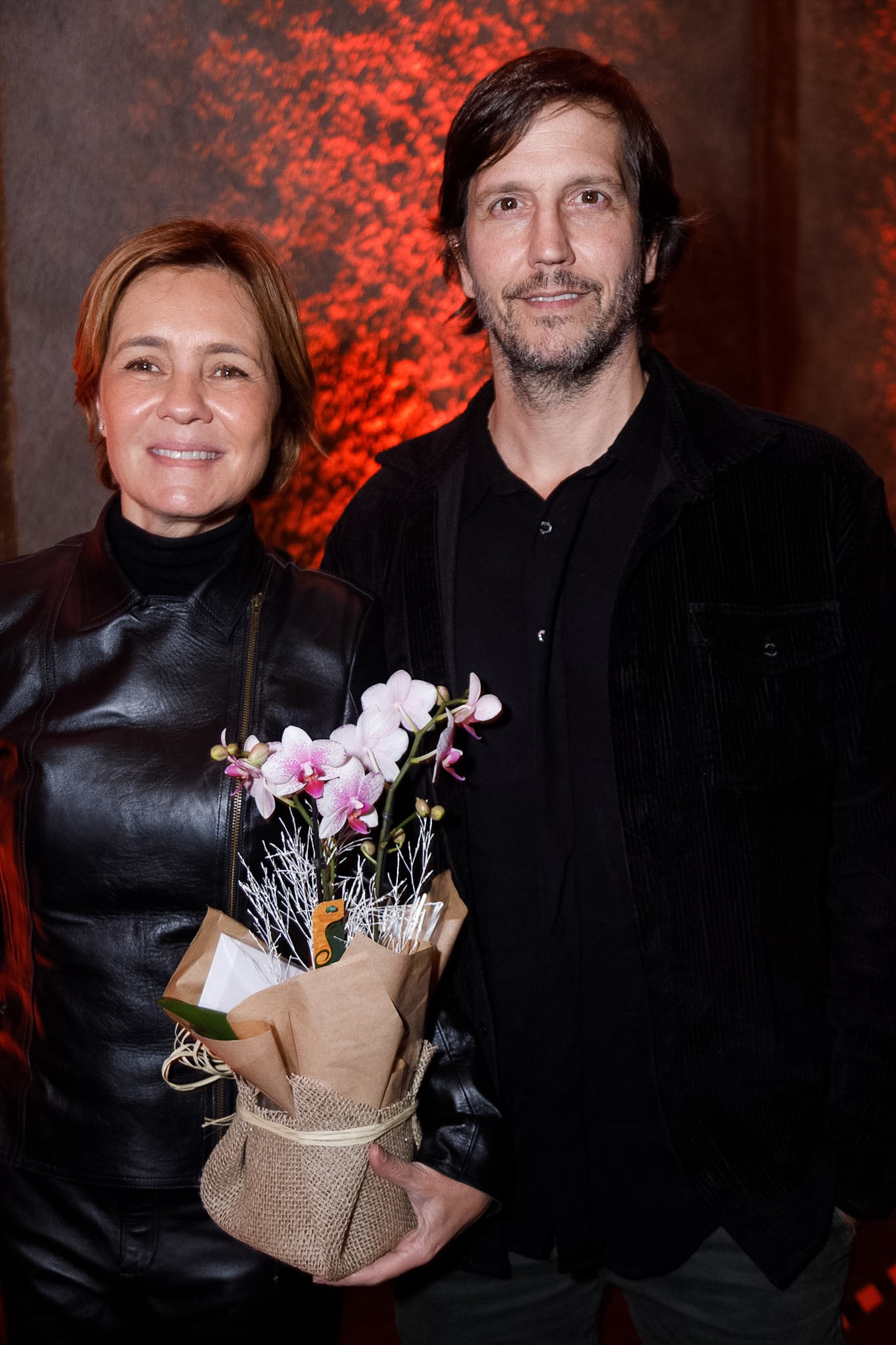 Adriana Esteves e Vladmir Brichta marcam presença em reestreia da peça 'A Máquina'