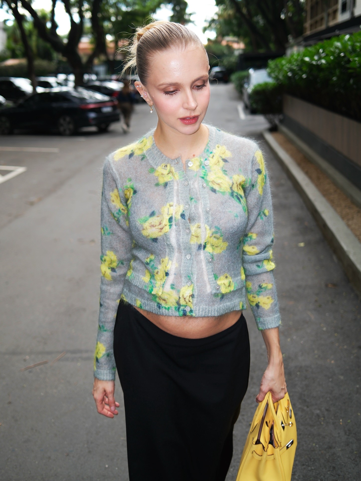 Grávida, Isa Scherer exibe a barriga da segunda gestação em almoço de alto luxo