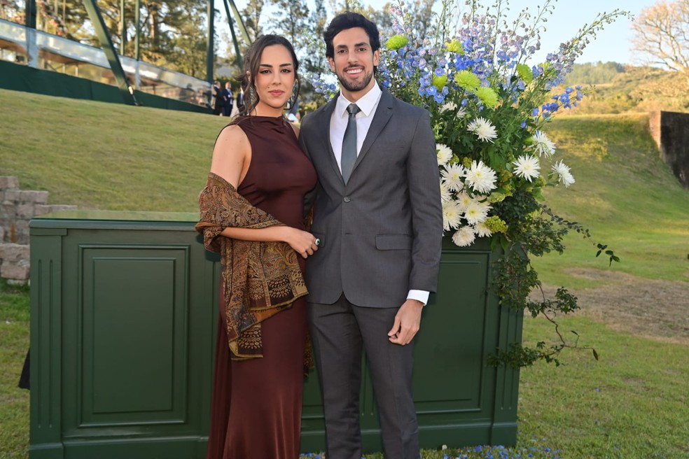 Lara Silva e Julinho Casares — Foto: Leo Franco/ Agnews