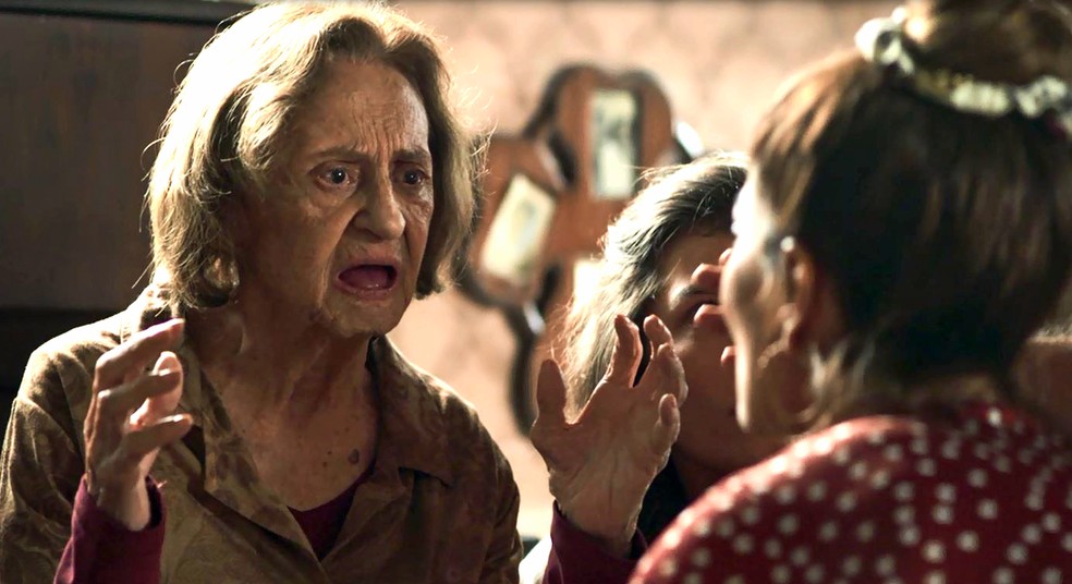 Matilde (Laura Cardoso) em 'A Dona do Pedaço' — Foto: Globo