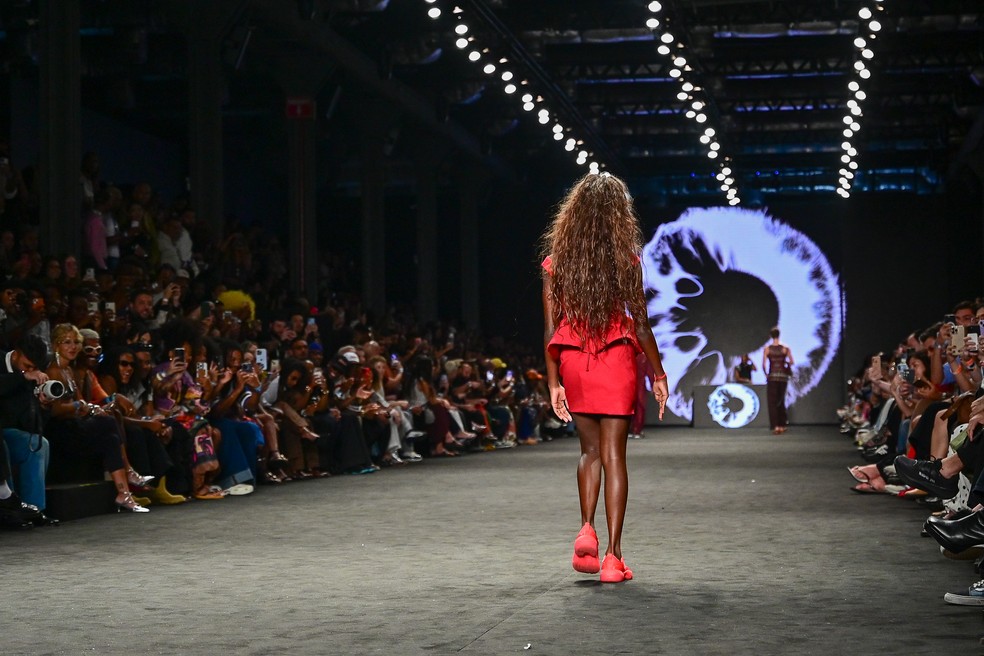Títi estreia como modelo no Rio Fashion Week — Foto: Marcelo Sá Barretto / Agnews