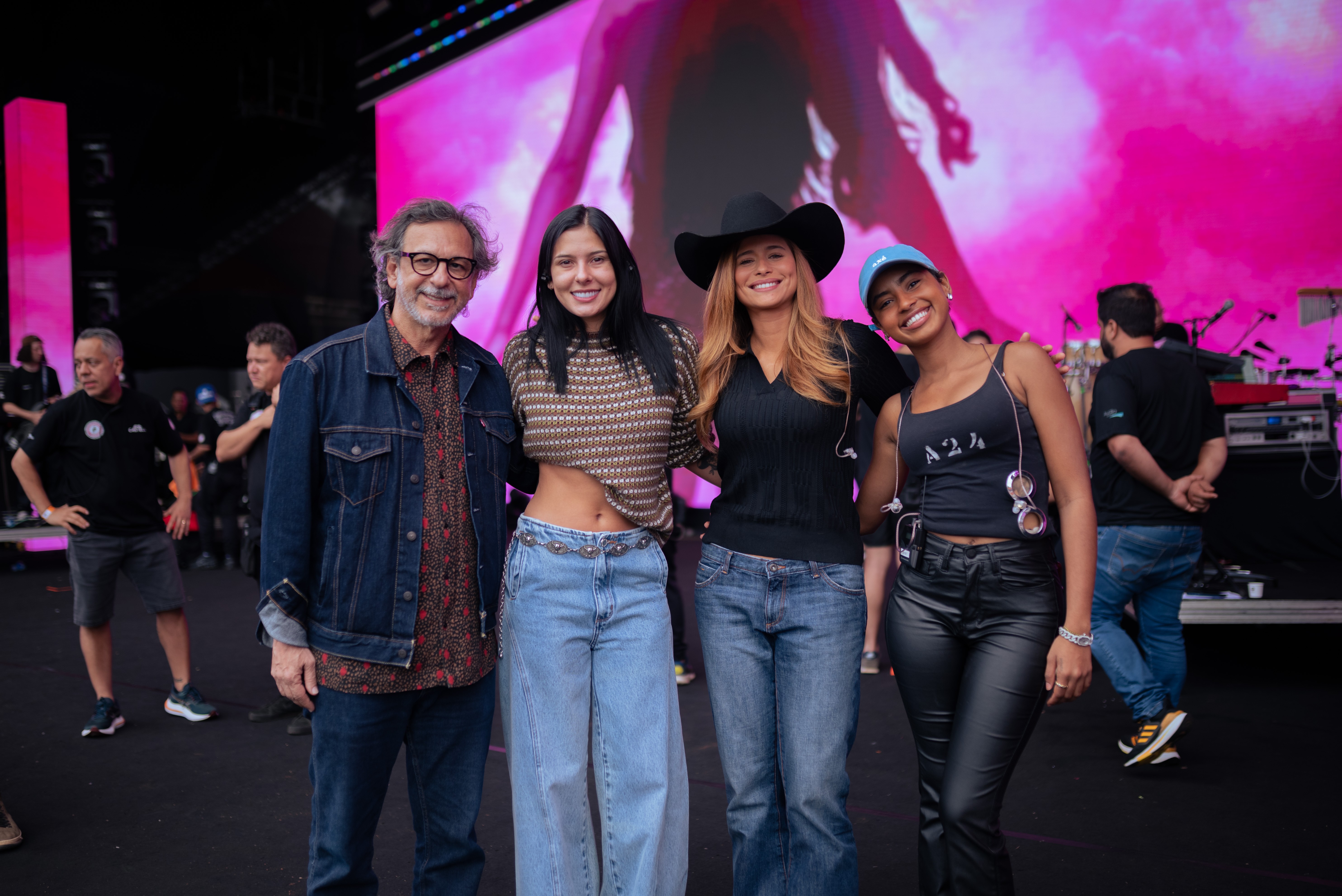 Coração Acelerado: veja flagras do elenco nos bastidores do show de Ana Castela
