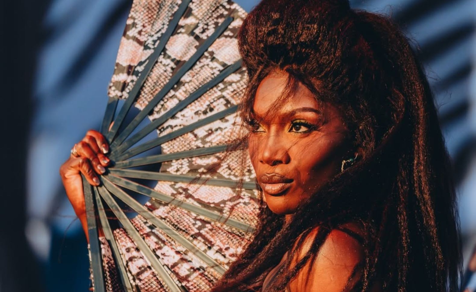 Doechii pede cuidado aos fãs brasileiros no show do Lollapalloza após incidente na Argentina