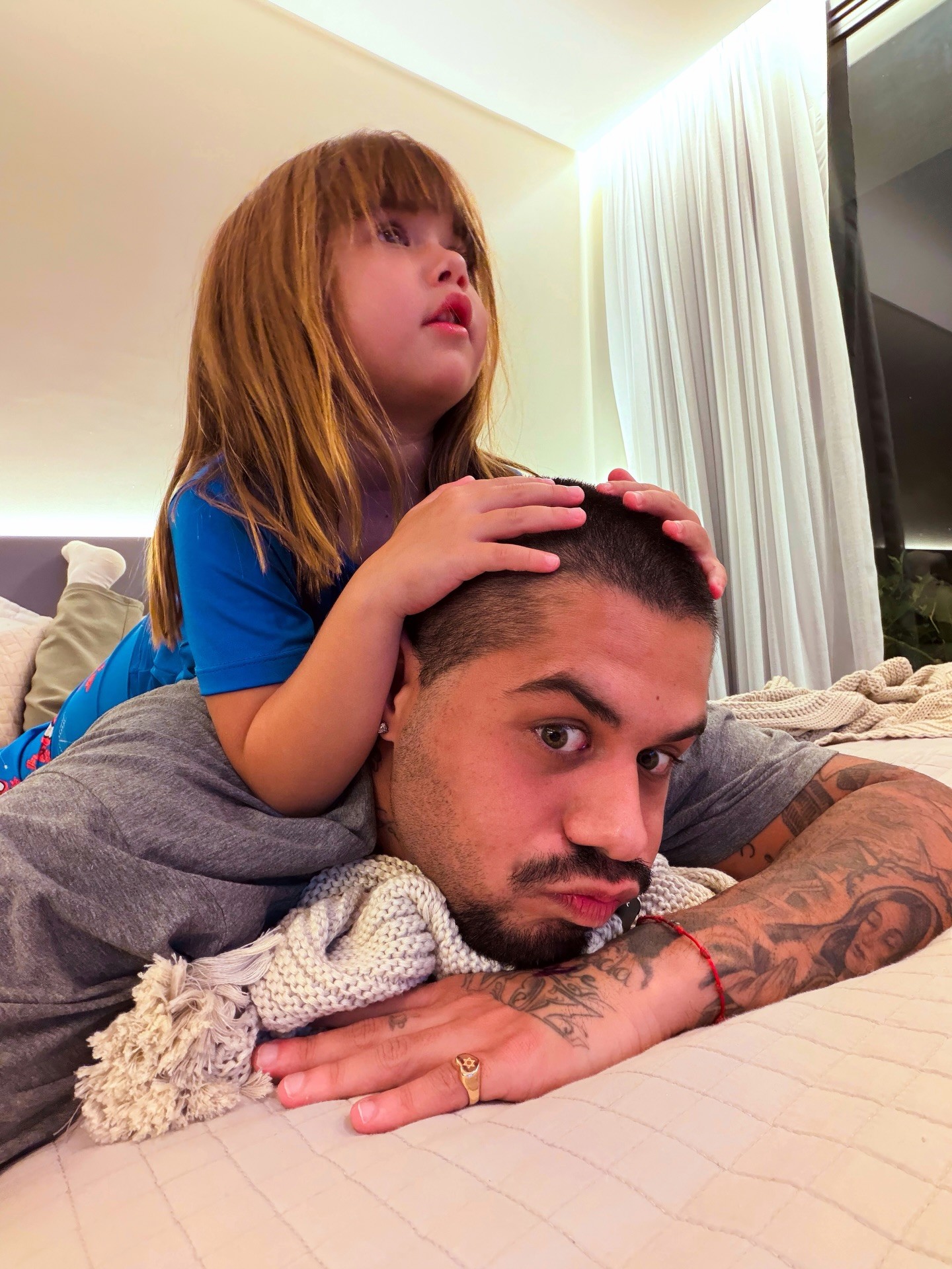 Zé Felipe abre álbum divertido com as filhas: 'Minhas Marias'