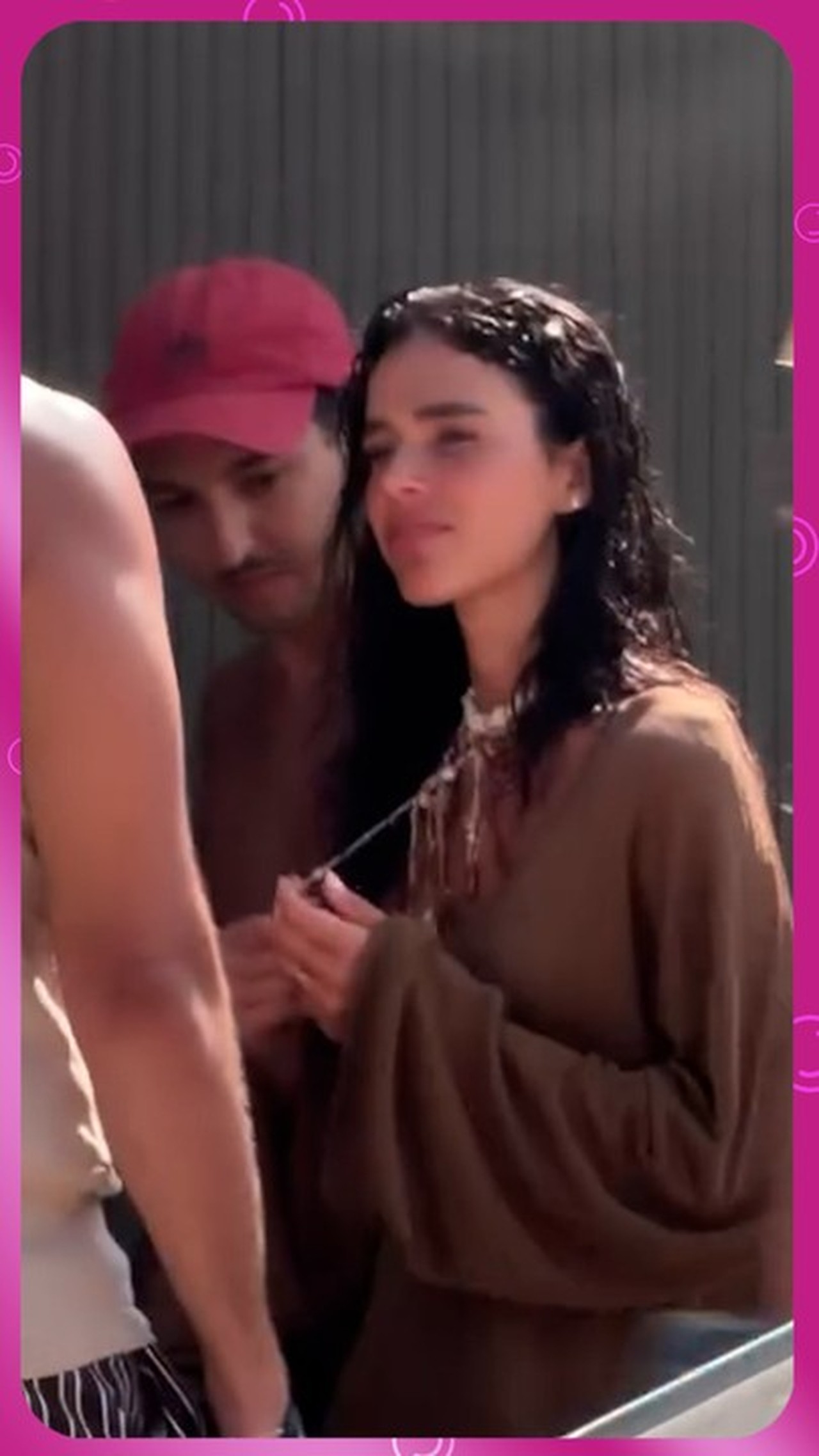 Bruna Marquezine e Shawn Mendes curtem primeira sexta-feira de 2026 em praia de Alagoas