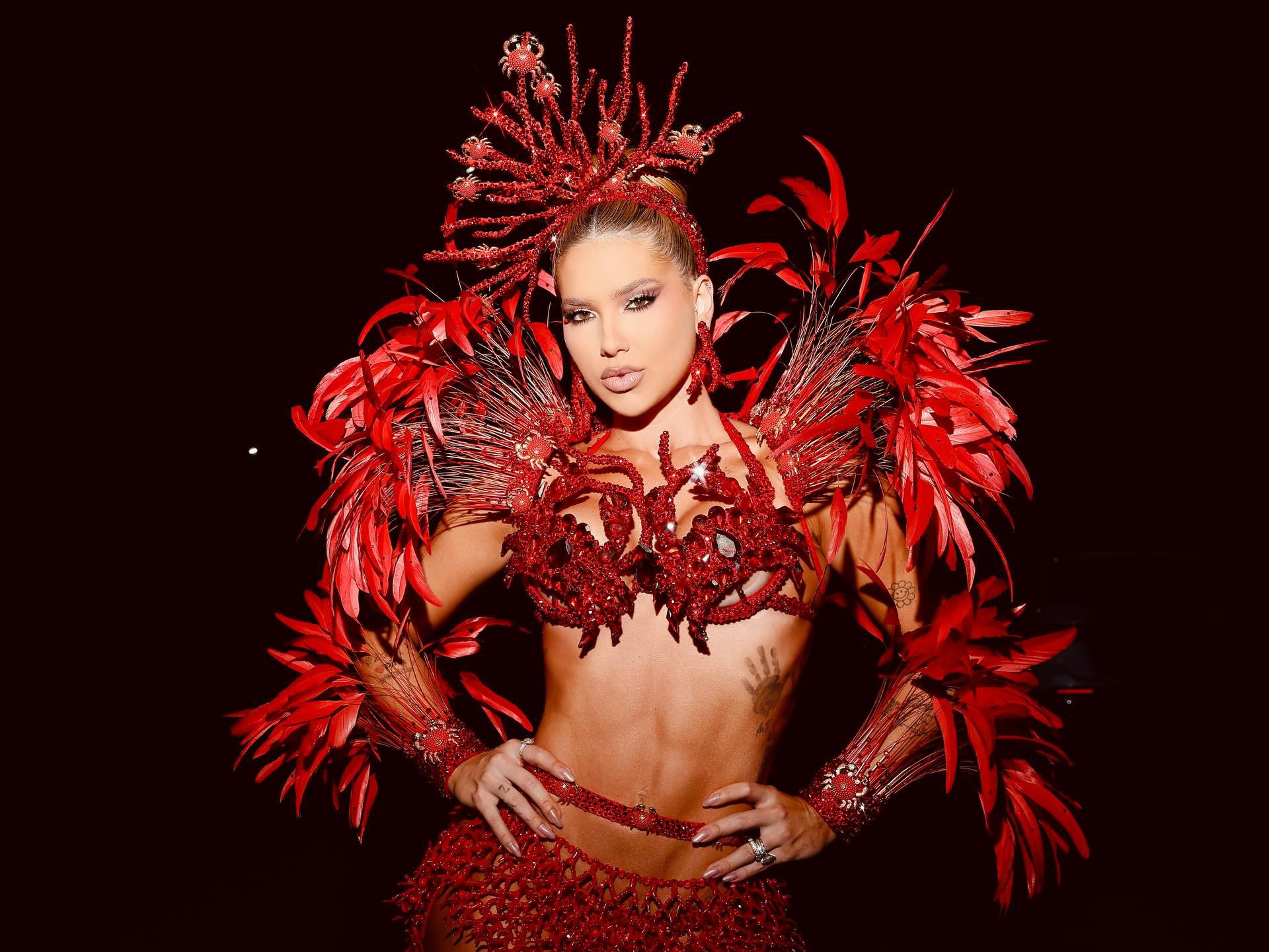 Virginia fala da estreia como rainha de bateria da Grande Rio em minidesfile: 'Pra sempre na memória'