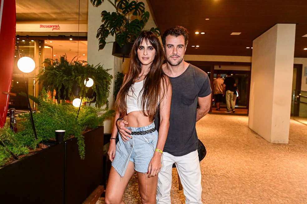 Marcella Fogaça e Joaquim Lopes a caminho do show de Ivete Sangalo no Maracanã, Ivete 3.0 — Foto: Marcelo Sá Barretto/AgNews