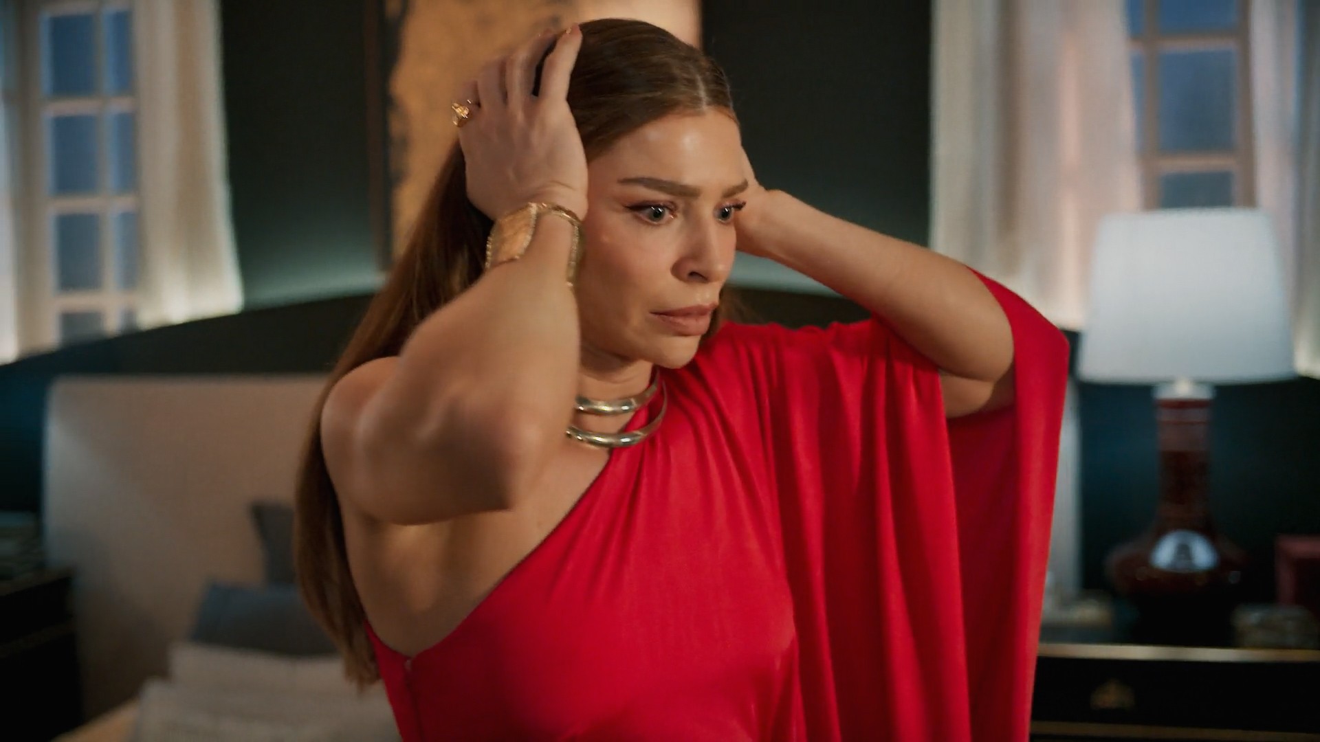 Três Graças: Arminda tem ataque de fúria e faz escândalo