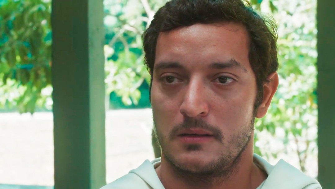 Allan Souza Lima interpreta Frei João