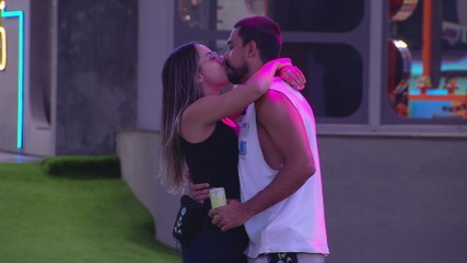 Veja os beijos entre os brothers e sisters do BBB 25