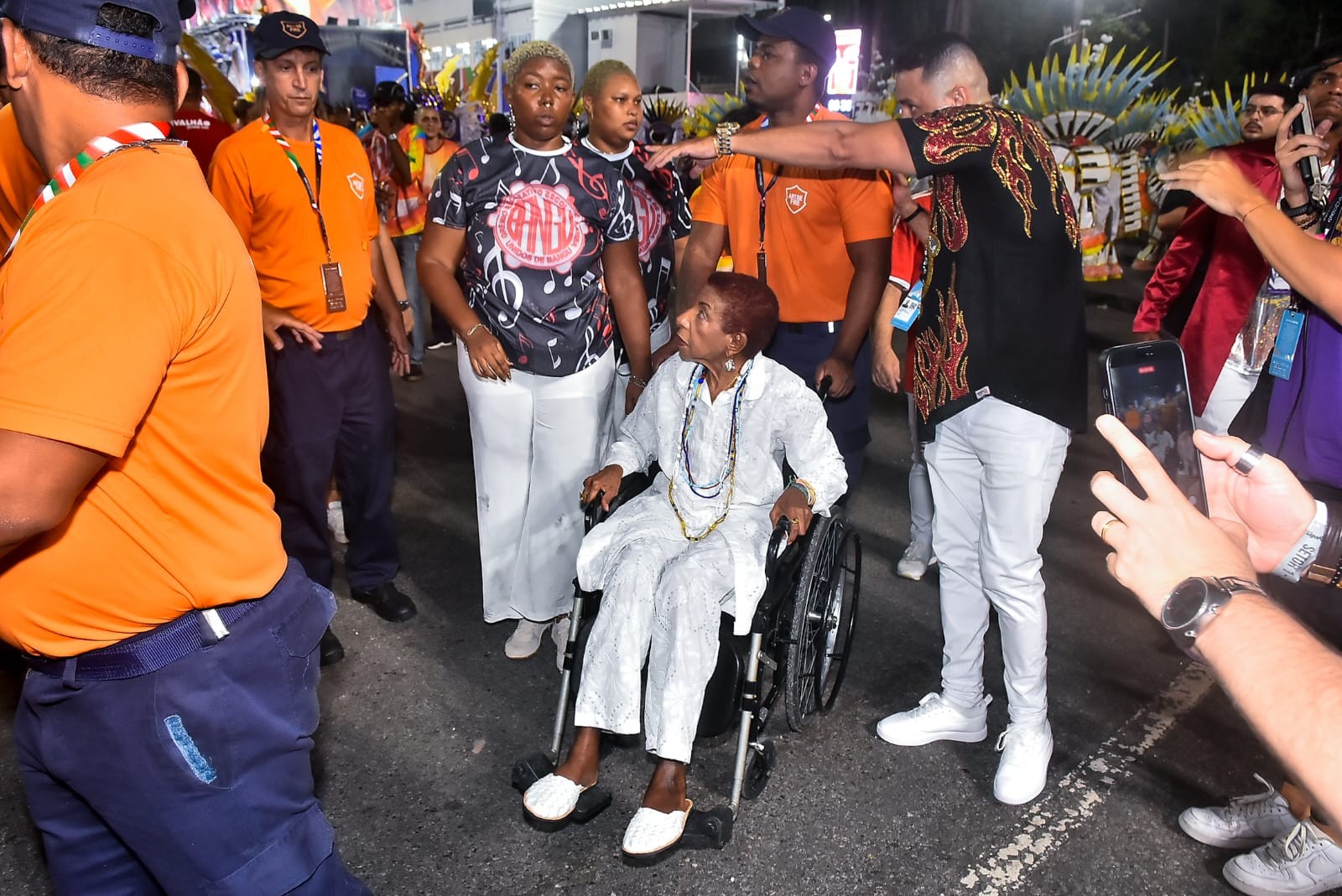 Leci Brandão é homenageada pela Unidos de Bangu no Rio