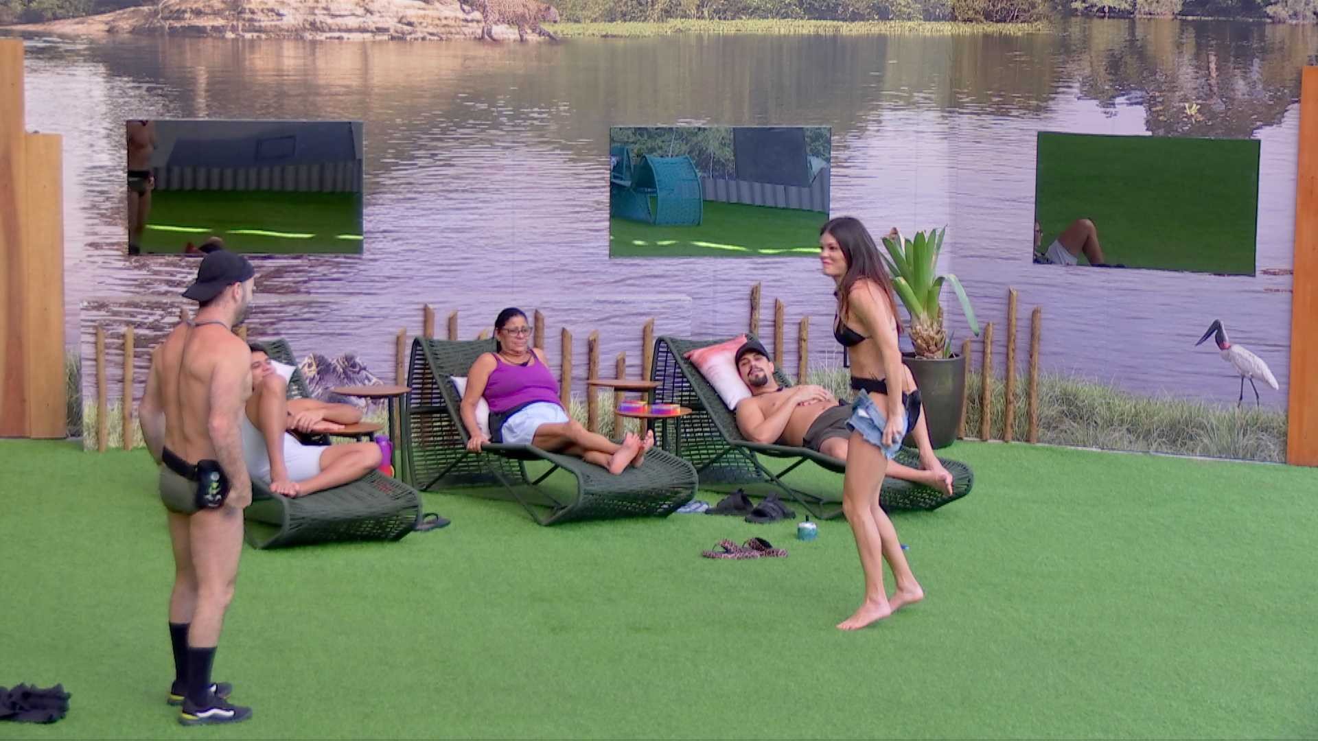 Vitória Strada chama Diego Hypolito para a piscina e brinca: 'Tira essa roupinha'