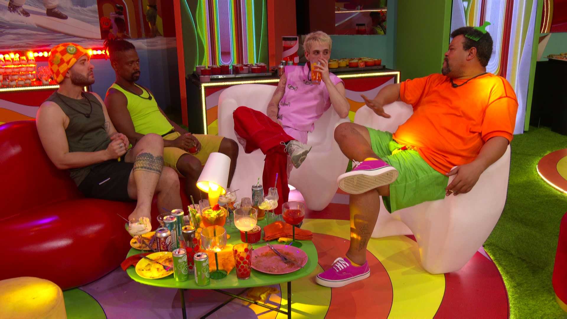 Leandro Boneco pergunta se Marcelo votaria em Maxiane e Marciele, e médico responde: 'Elas escolheram o lado delas'