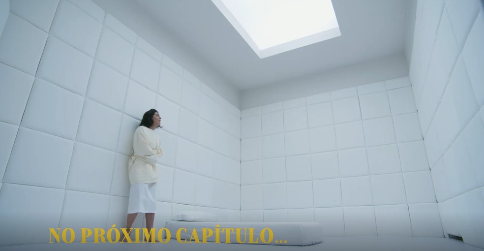 Em Garota do Momento, Clarice é dopada e presa — Foto: Globo